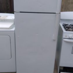 G.E Refridgerator For Sale With Delivery And Disposal 