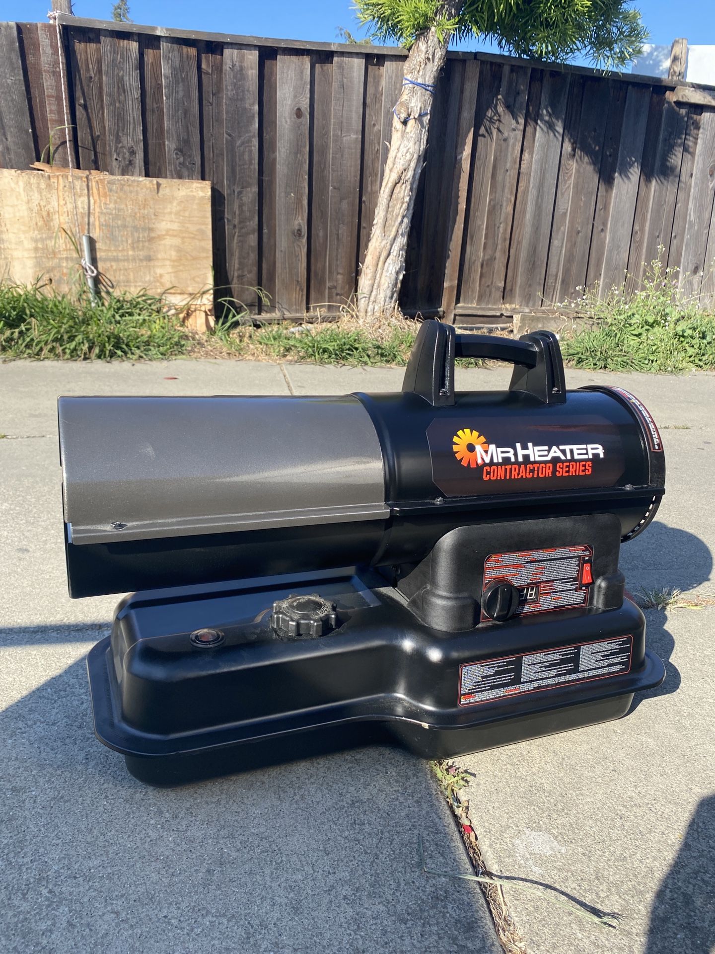 Contractor 80,000 BTU Black Forced Air Kerosene/Diesel Space Heater with  Thermostat for Sale in Hayward, CA - OfferUp