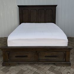 Beautiful solid wood bed in excellent condition. (Includes mattress). I can deliver for an additional cost. The bed has two large drawers 