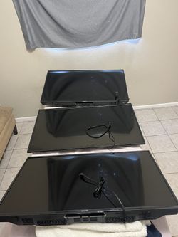 3 Toshiba TVs