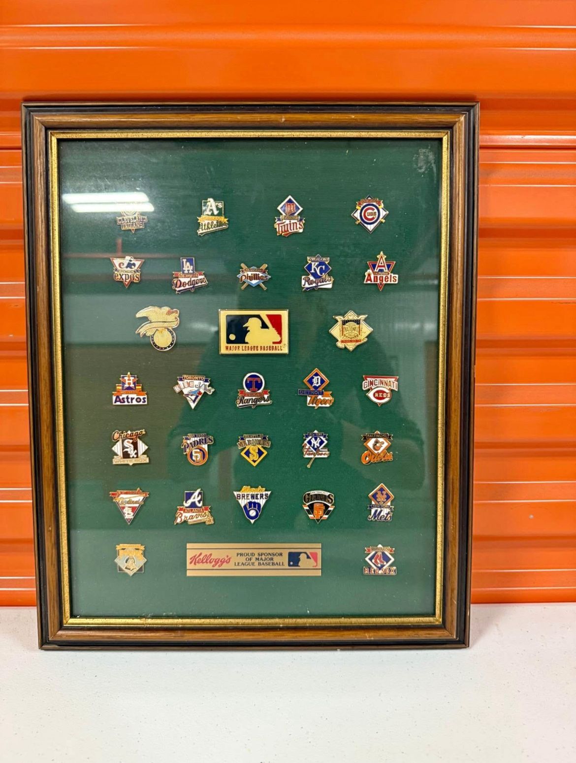 KELLOGG'S MAJOR LEAGUE BASEBALL 29 PINS FRAMED 13x16 26 TEAM PIN + 3 LEAGUE PINS
