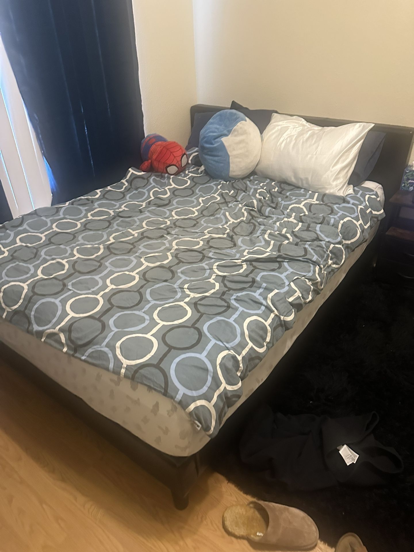 Queen Size Bed With Frame