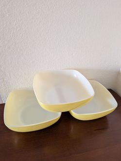 VINTAGE PYREX YELLOW SQUARE HOSTESS BOWLS