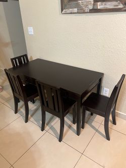 Kids table and chairs