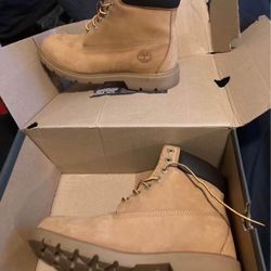 Timberlands Sz9 Mens