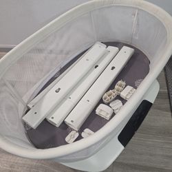 4moms mamaRoo Smart Sleep Bassinet