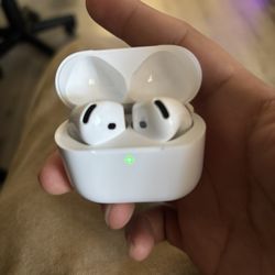 AirPods  4 Noise Canceling