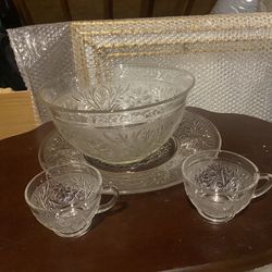 Punch Bowl With 10 Cups
