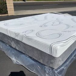 Queen Organic Cool Gel Memory Foam!!