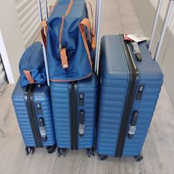 Set Maletas/ Luggage 28,25,20 Inches Plus 2 Bags 