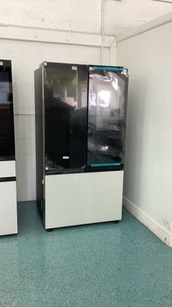 Refrigerator French door 3- doors with family hub counter Depth new in box Samsung bespoke