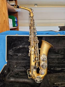BUNDY II ALTO SAXOPHONE WITH CASE