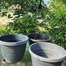 3 Durable Plastic Plant Pots 