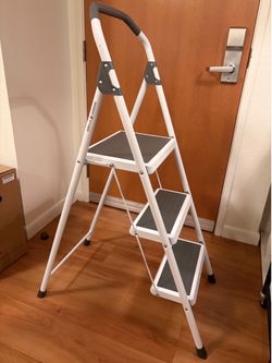 Gorilla Ladders 3-Step Steel Step Stool with Handrail (225lb) - White/Grey