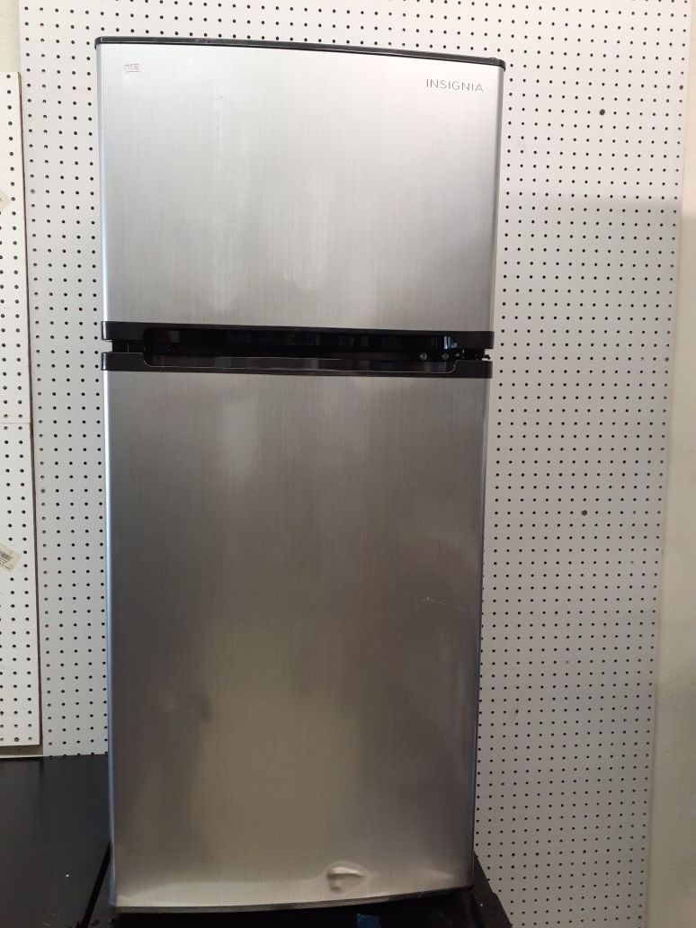 New Insignia 4.3 cu. ft mini fridge ,refrigerator with freezer