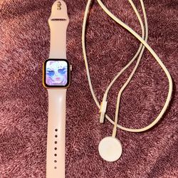 Apple Watch SE (GPS) 40mm Rose Gold 1st Gen