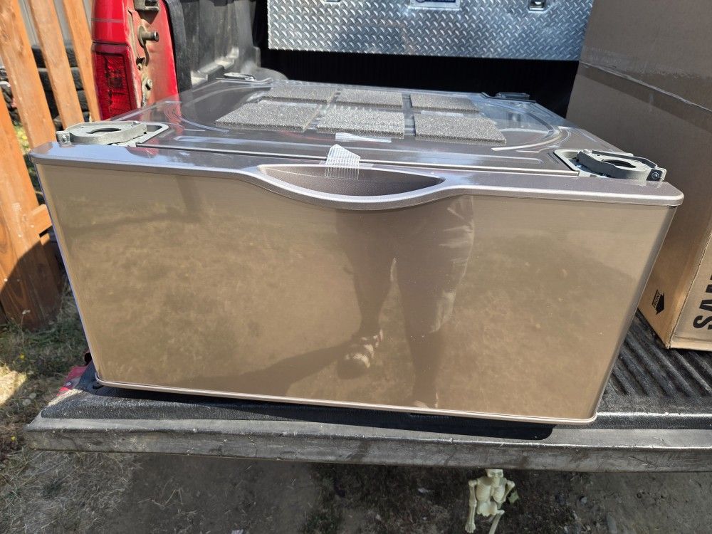 Washer dryer pedalstals samsung brand new