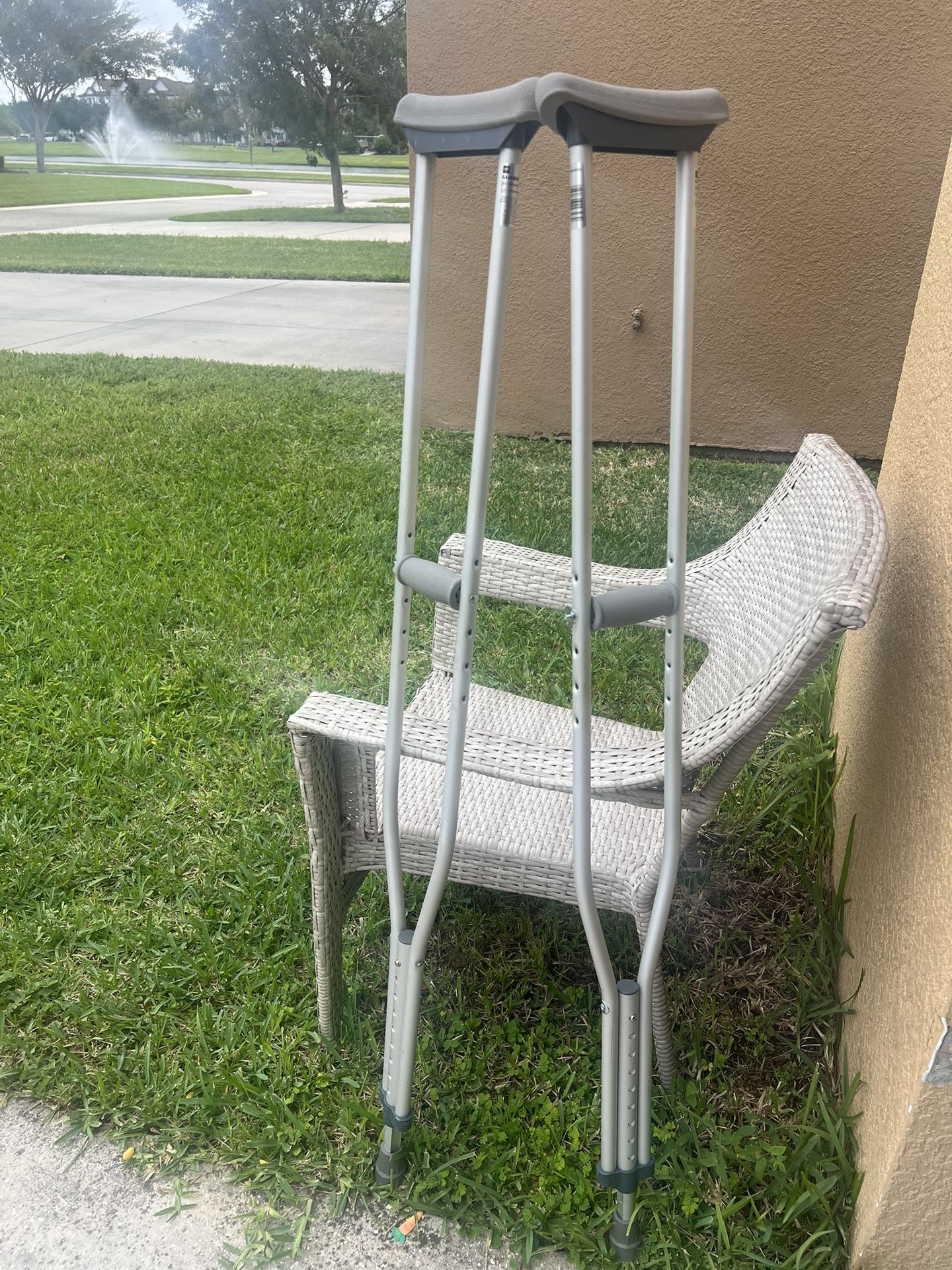 Standard Aluminio Crutches Adult Size