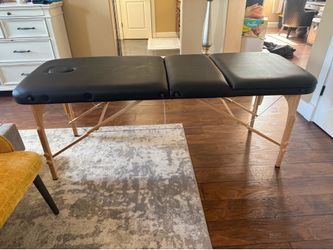 Potable massage table