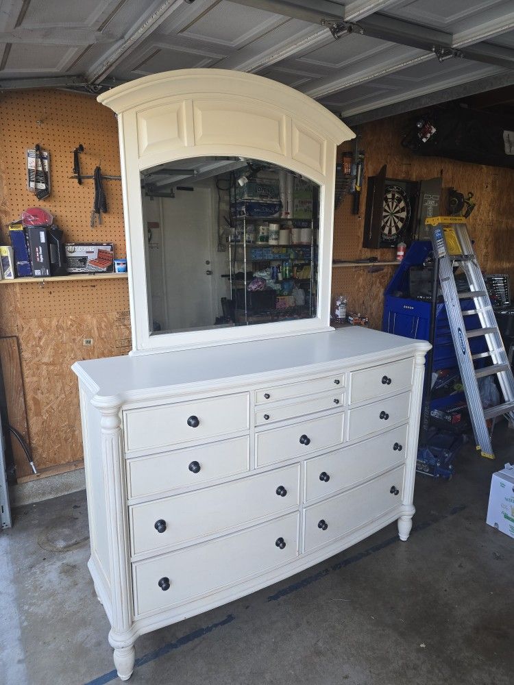 Chris Madden Home Collection 11 Drawer Solid Wood Dresser With Mirror