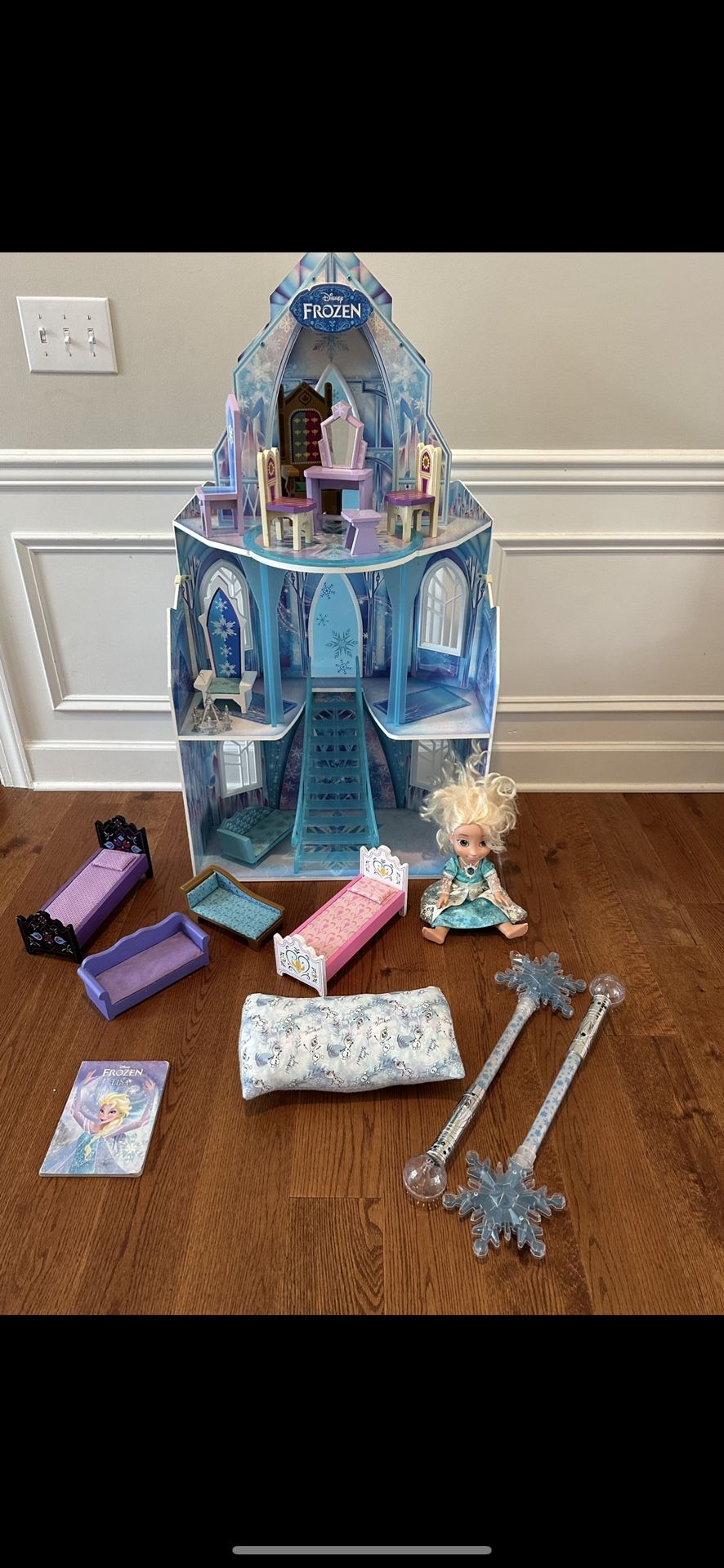 Beautiful Frozen Doll House.