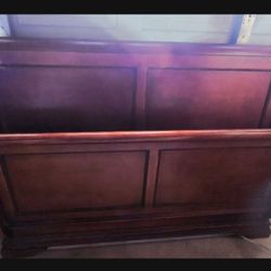 Queen Sled Bed In Great Condition 