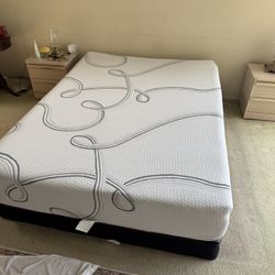 Queen Size Memory Foam Gel Mattress And Box Spring Medium Firm New
