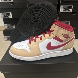 Air Jordan 1 Mid GS White Onyx Light Curry 554725-201 Sz 7Y Brand New