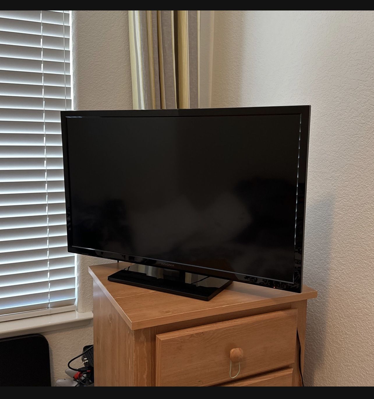 32 Inch Insignia Tv