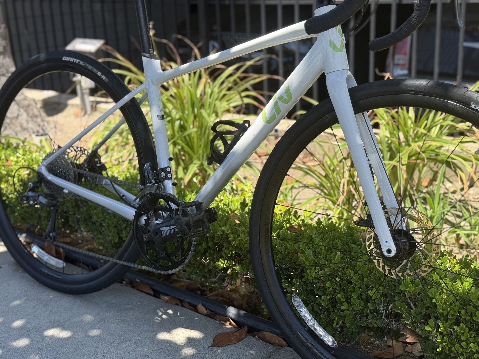 GIANT LlV avail AR4 2025 Road bike Woman