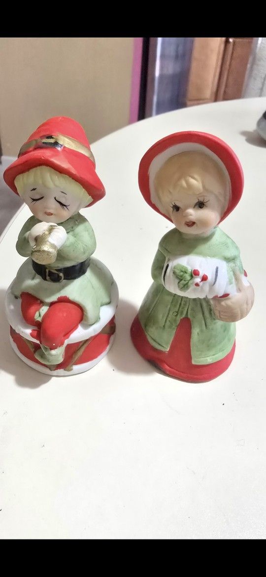 VINTAGE CHRISTMAS 🎄 CAROLERS FIGURINES