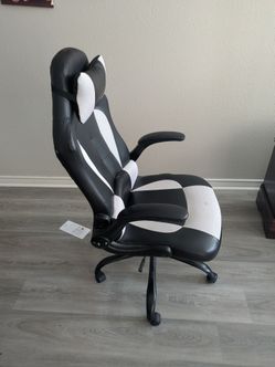 Gaming Chair ( PICK UP by 6/18)