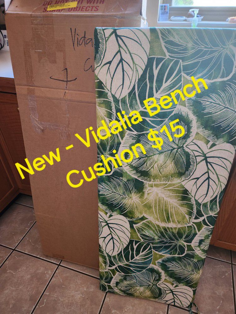 New - Vadilia Bench Cushion $15