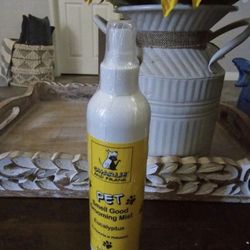 Pet grooming spray