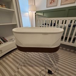 Used SNOO Smart Sleeper Bassinet 