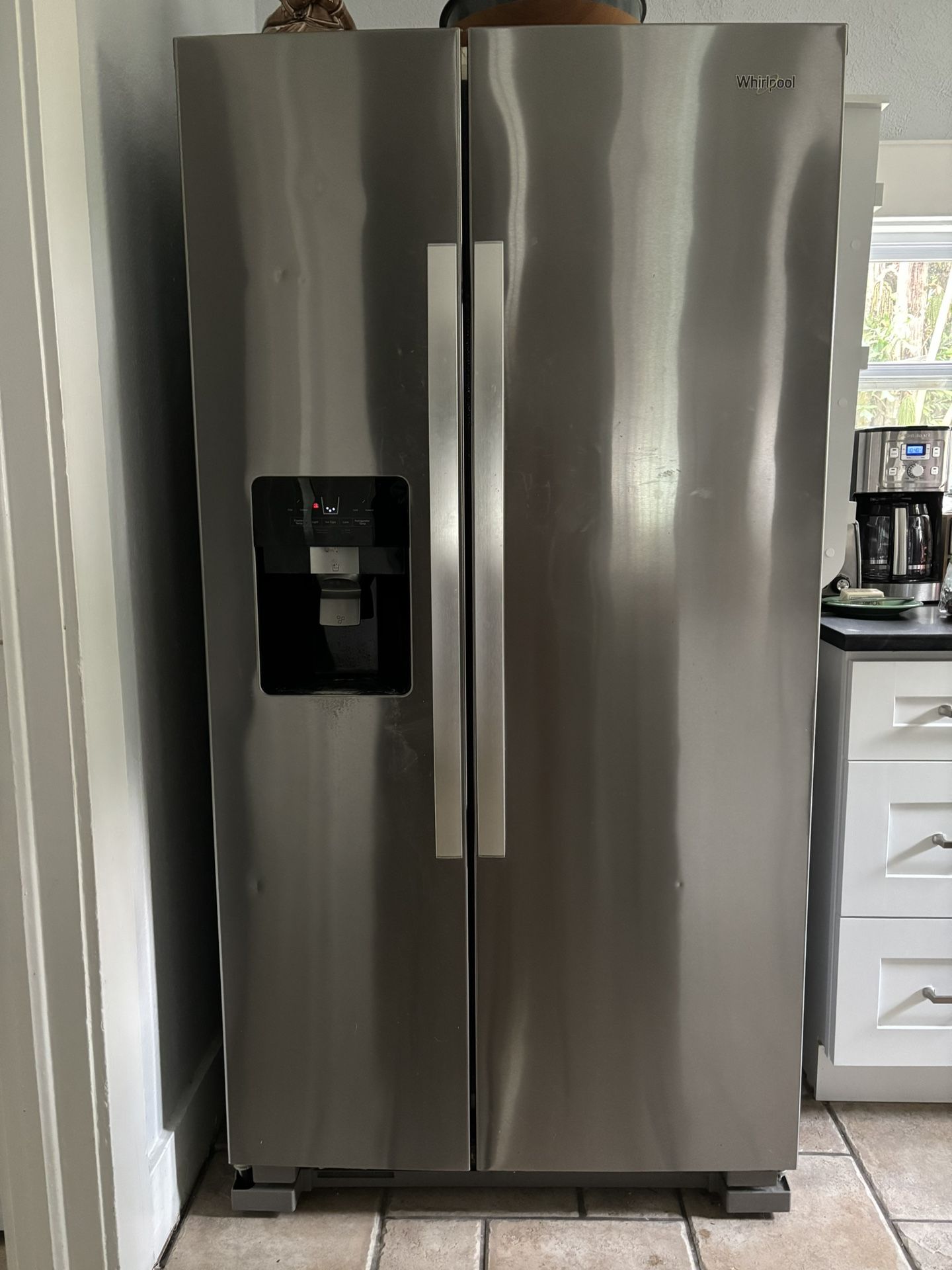 Stainless Steel Refrigerator With Icemaker And Water Dispenser