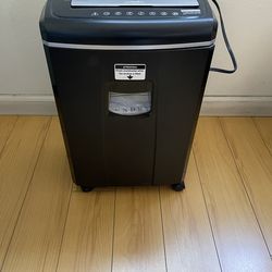 Aurora Shredded - paper & credit card (with wheels)