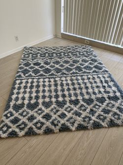 Rug blue & cream 5 x 7