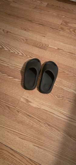 Yeezy Slides Sz 5