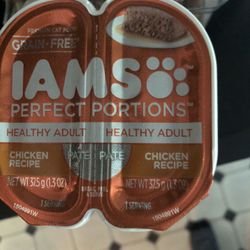 Lot Of Cat Food Iams Sheba Blue Buffalo Treats