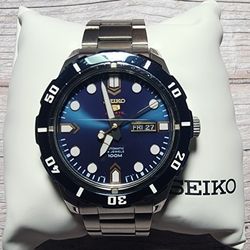 Seiko Sport Day Date 4R36-04J0 Blue Dial