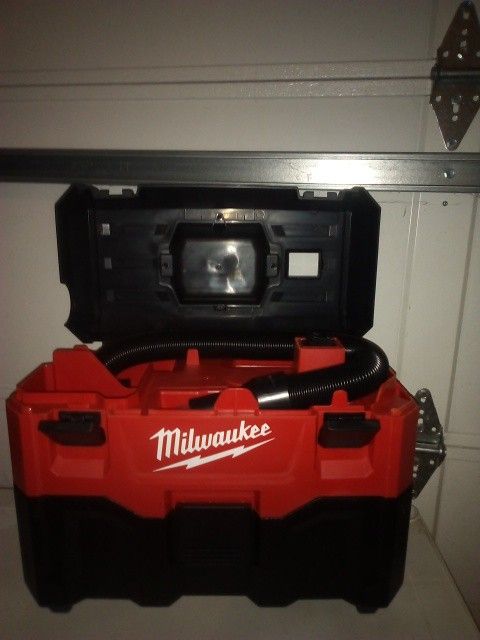 Milwaukee M18 Wet/Dry Vac