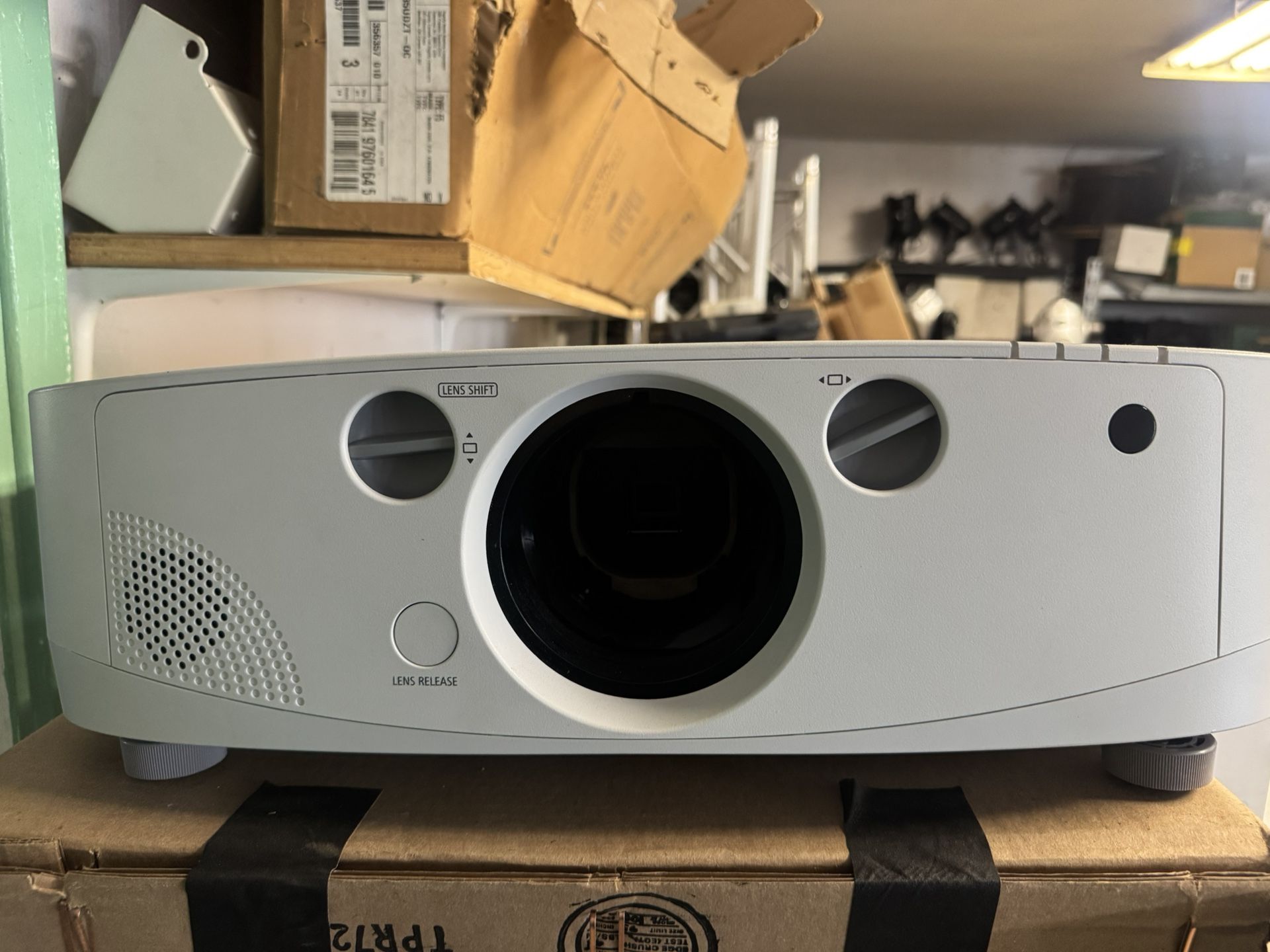 NEC PA550W Projector