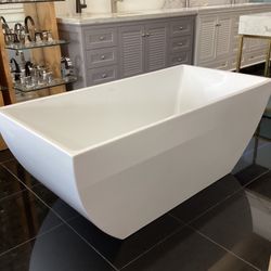 59” X30” Center Drain Freestanding Bathtub Ready For Pick Up 