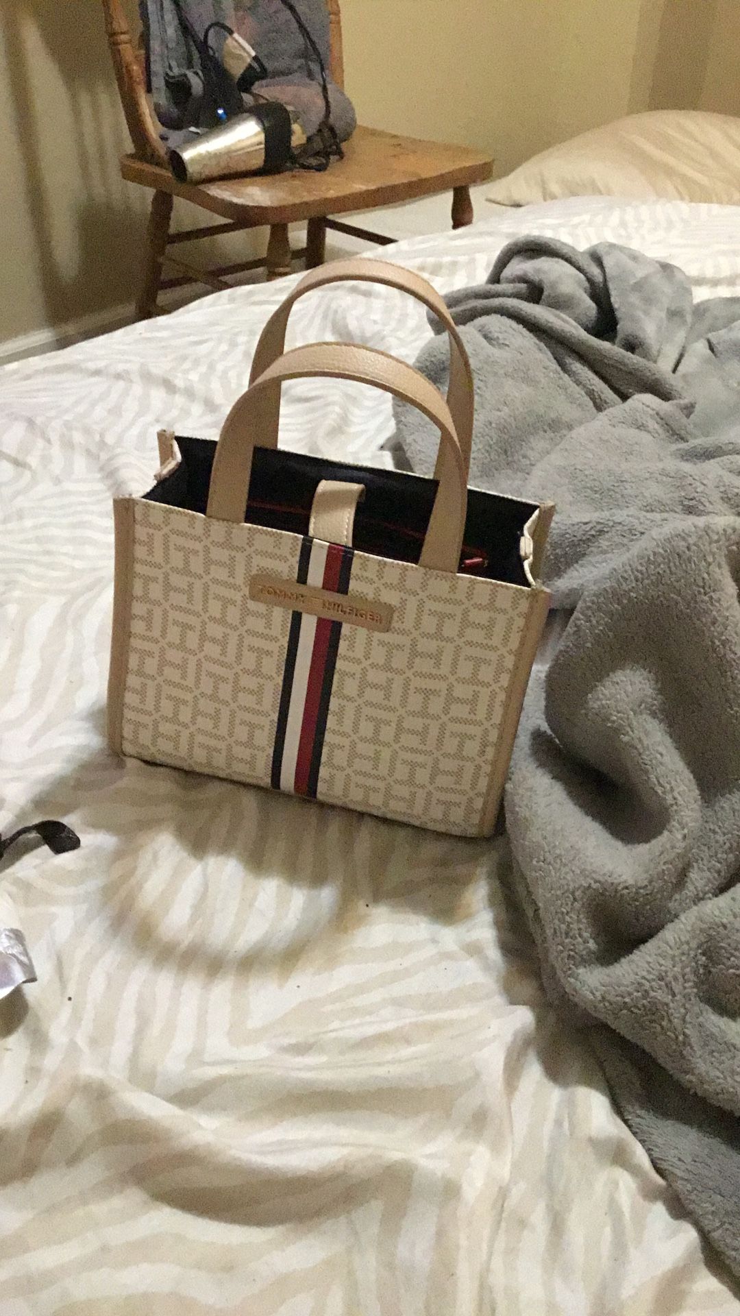 Tommy Hilfiger Hand Bag