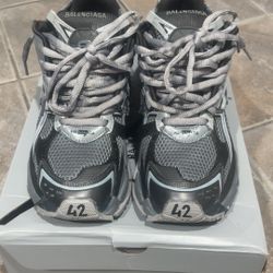 Balenciaga Runners grey&black Size 9/42