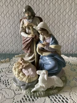 Vintage Ceramic Nativity Scene Figurine - Holy Family with Lamb.