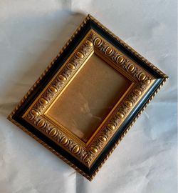 Vintage 4x6 Black and Gold Ornate Baroque-Style Picture Frame