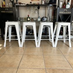 24” Inches Metal Bar Stool Set Of 4 Color: White 