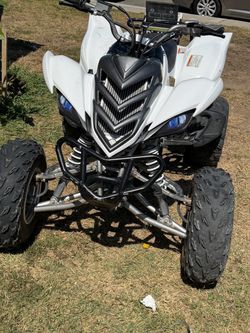 06 Yamaha raptor 700 White Sport ATV with Carbon Fiber Front